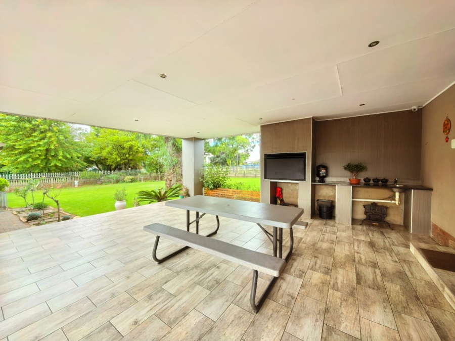 5 Bedroom Property for Sale in Vaalpark Free State